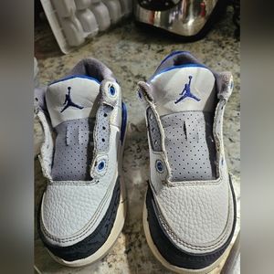 Barely/lightly worn so OG wit da's retro 3's. always need new laces so kids firv